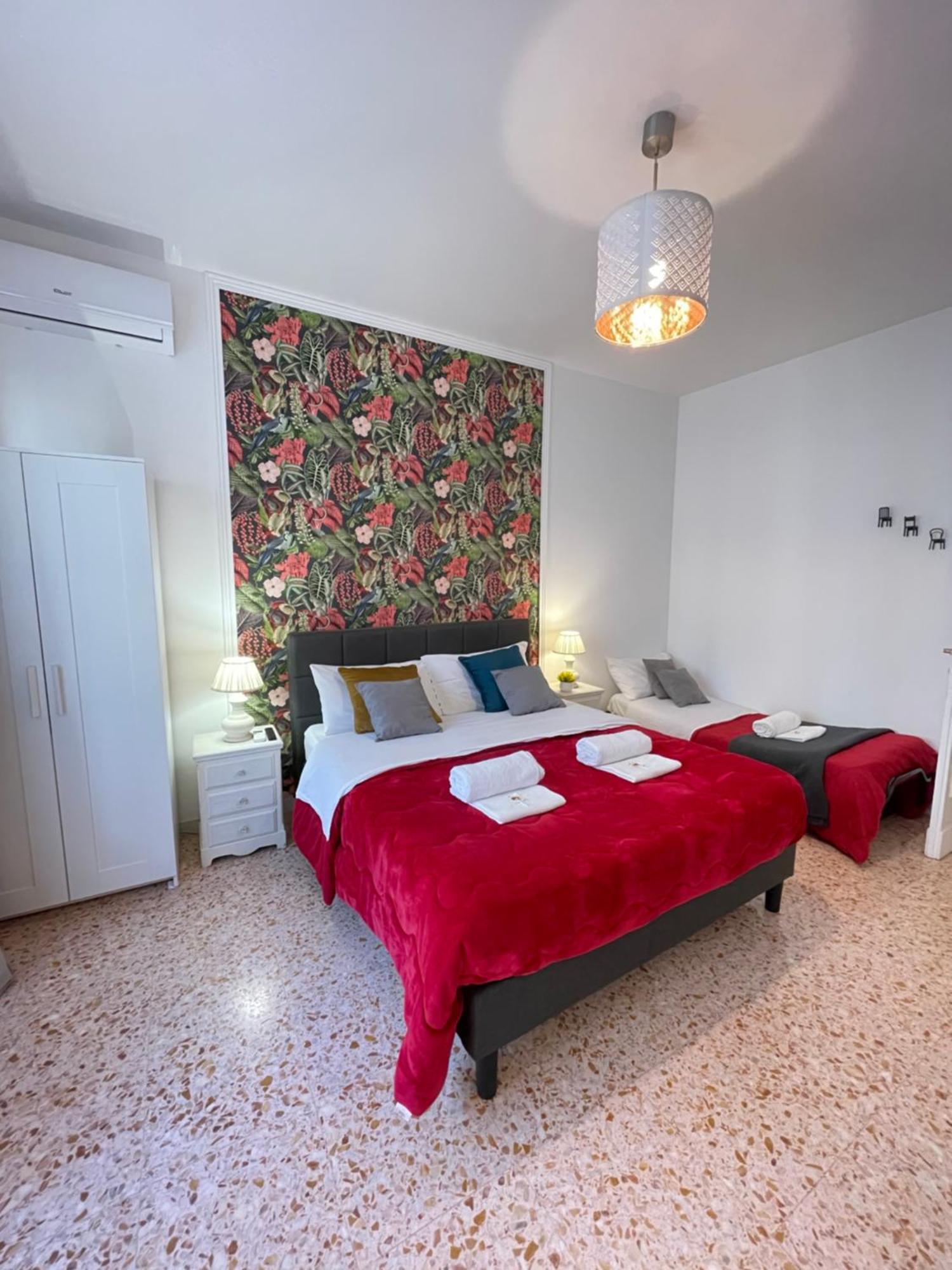 Forty1 Apartment Near Metro Cipro Rom Exterior foto
