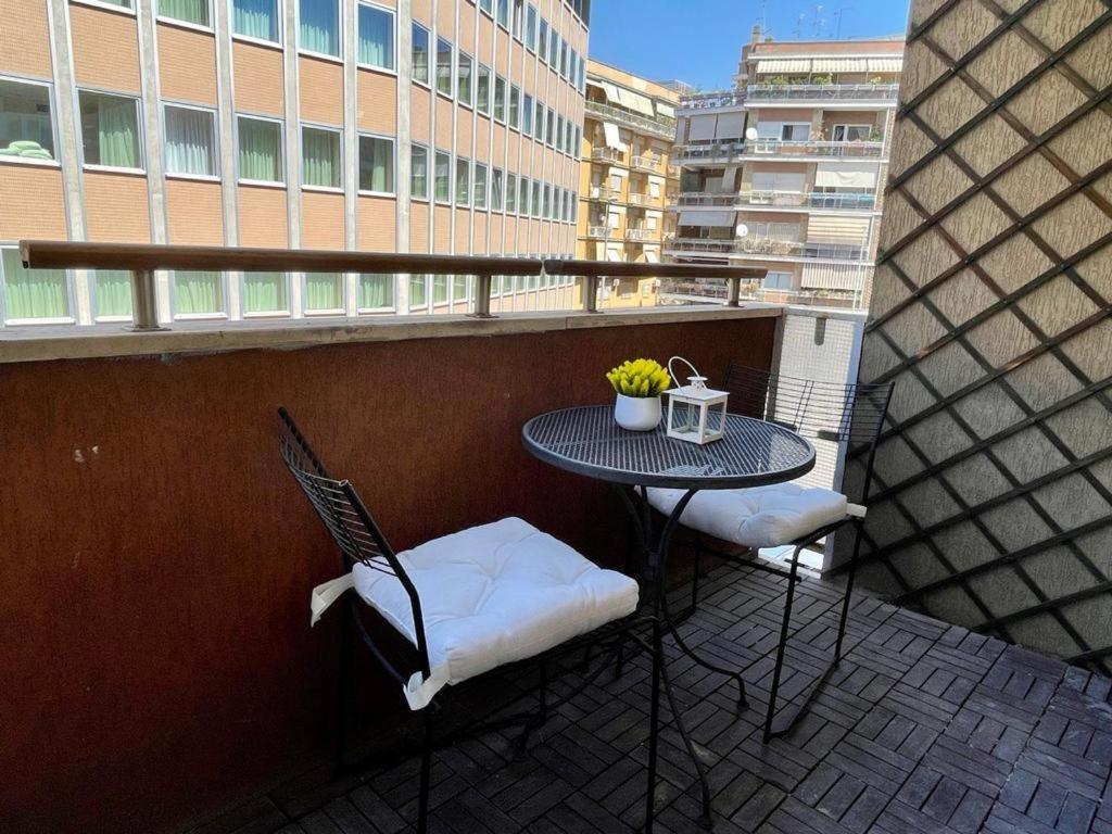 Forty1 Apartment Near Metro Cipro Rom Exterior foto