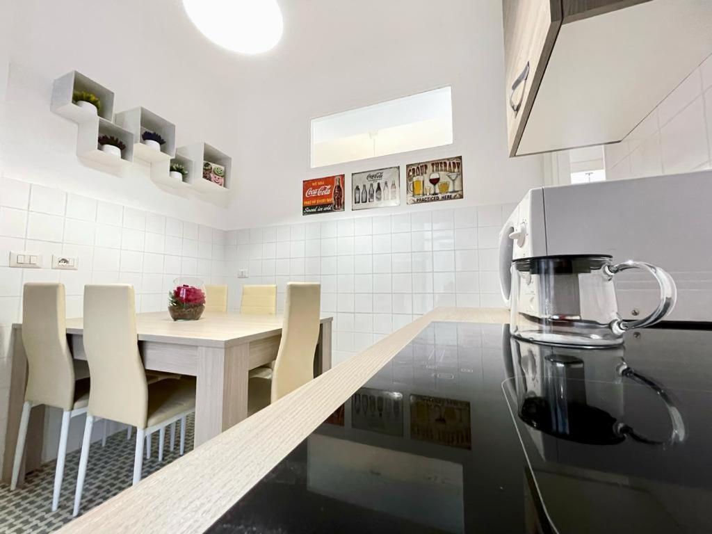 Forty1 Apartment Near Metro Cipro Rom Exterior foto