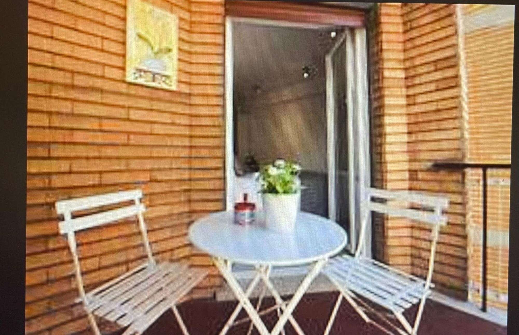 Forty1 Apartment Near Metro Cipro Rom Exterior foto